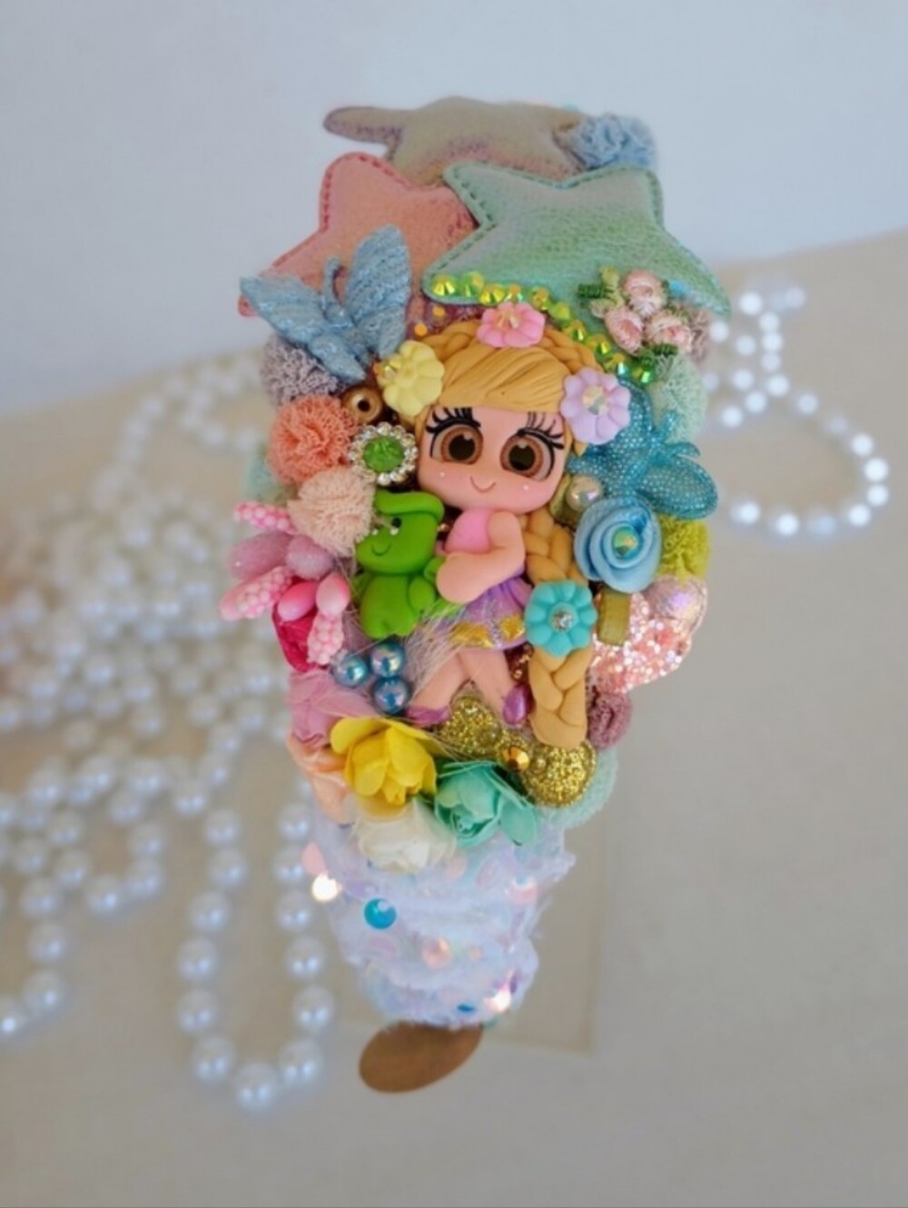 Pastel Multicolor Girls' Decorative Hairband with Doll and Frog Accent - Picture 7 of 7